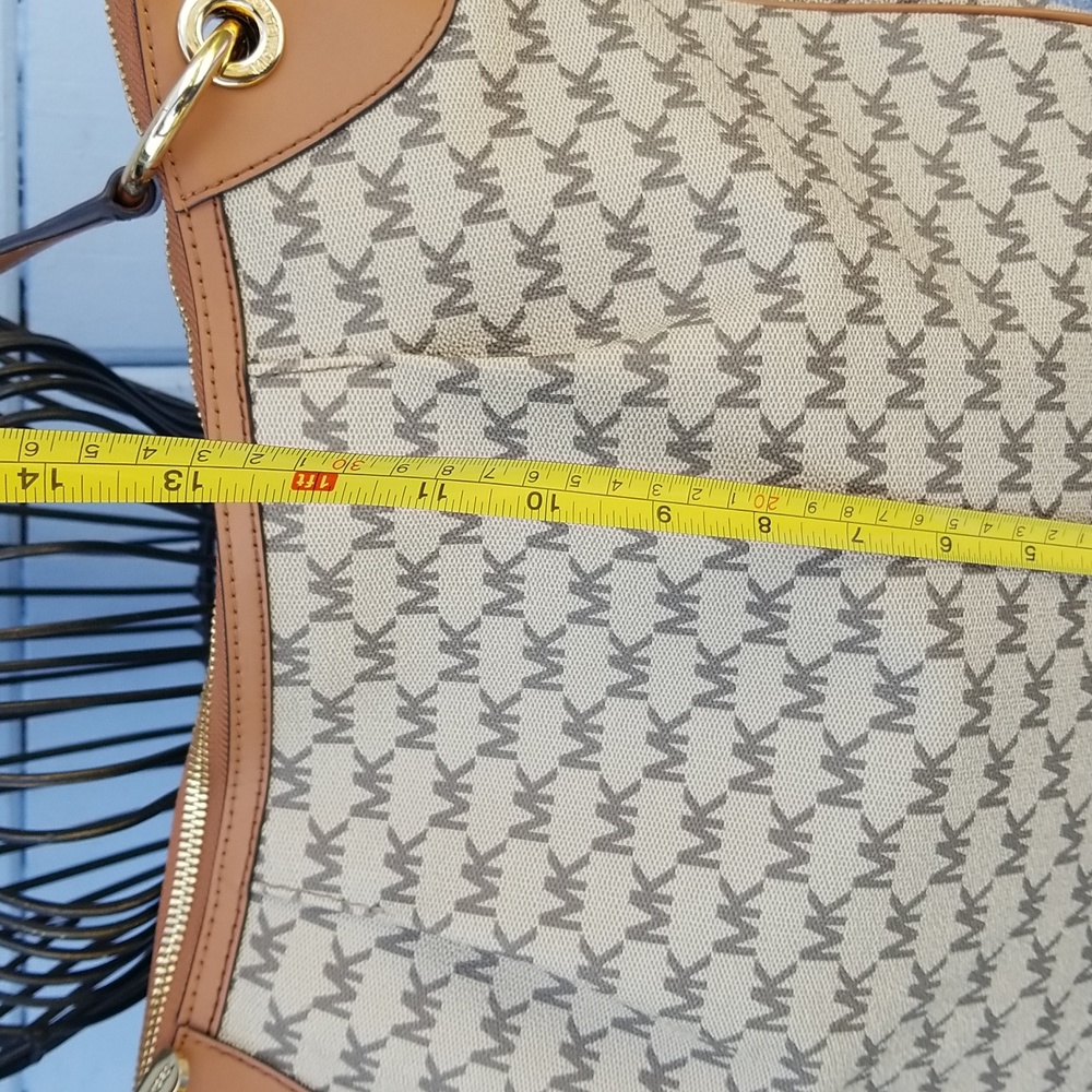 Michael Kors Beige/Brown Signature Coated Canvas and Leather Jet Set Hobo NWT - Picture 9 of 12